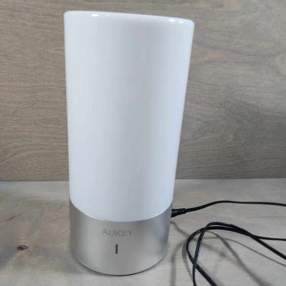 Aukey Touch lamp even illumination curved edge lamp eco friendly plug in - Picture 3 of 7